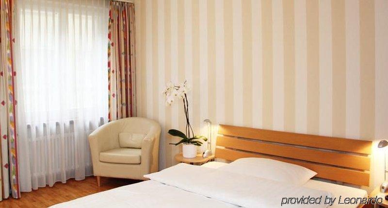 Hotel Roter Turm Золотурн Номер фото